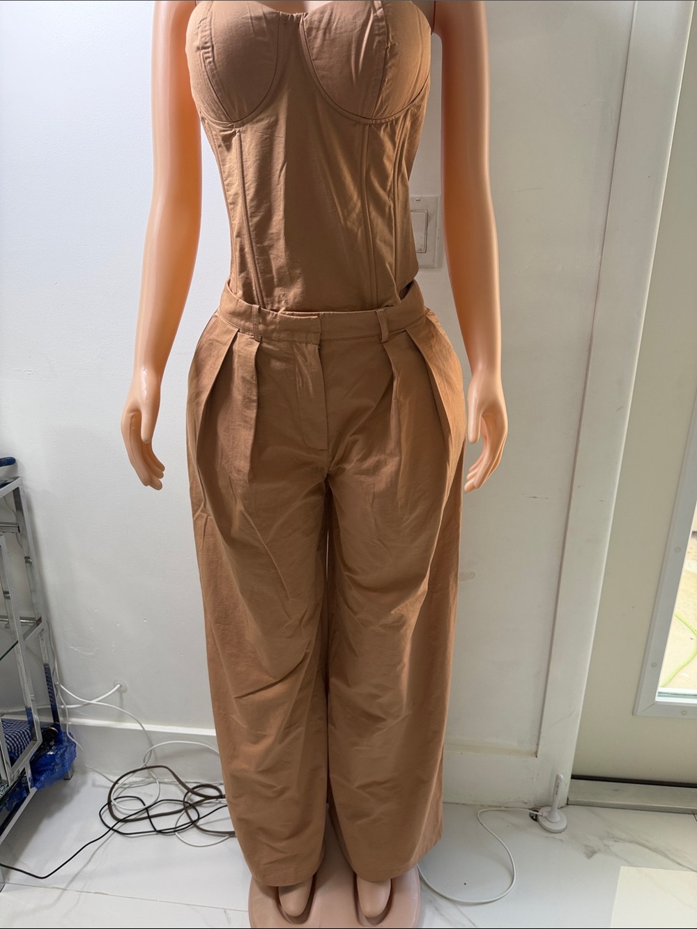 High-Waist Pleated Wide-Leg Pants – Tan